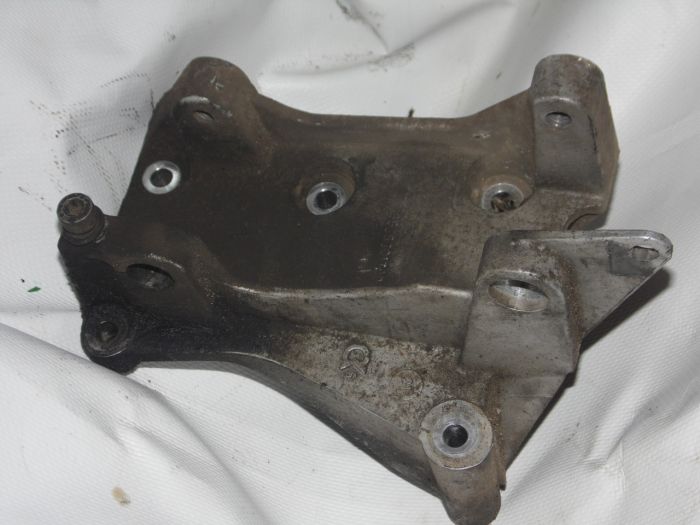 Кронштейн генератора для Peugeot 307 (9636301380, б/в)