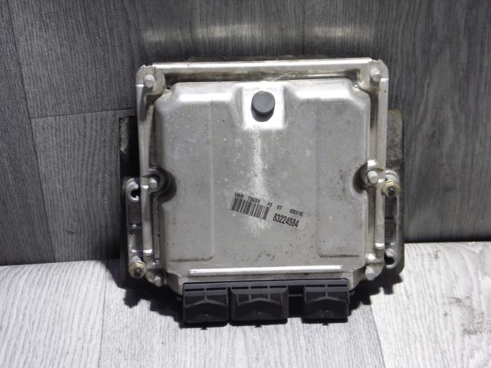 Блок керування двигуном 2.0 HDI Peugeot 307 0281011081, 9647472780 б/в