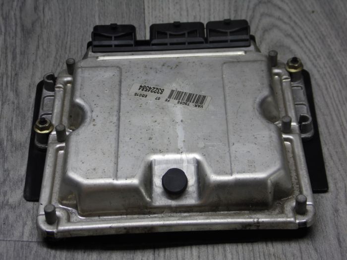Блок керування двигуном 2.0 HDI Peugeot 307 0281011081, 9647472780 б/в